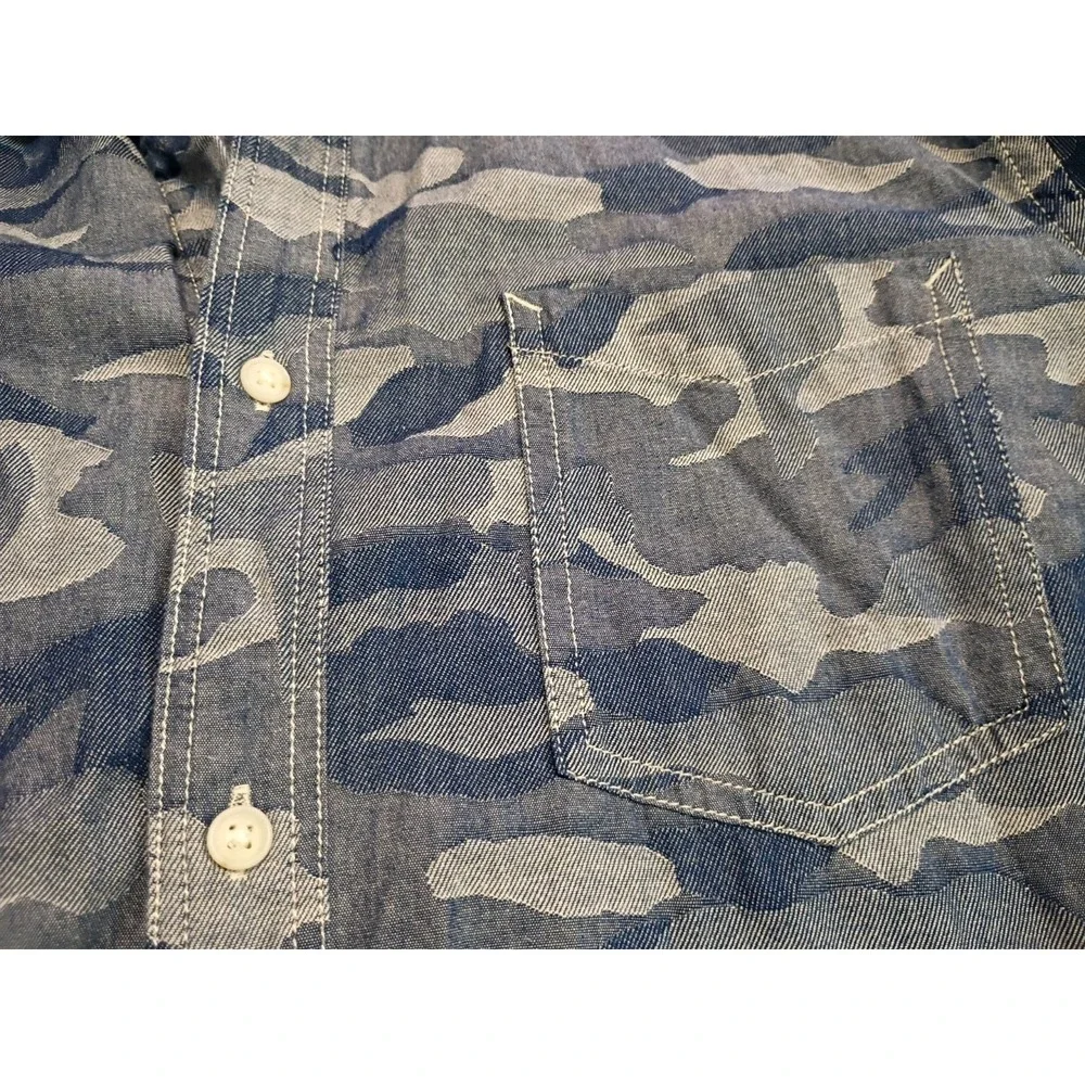 Banana Republic Mens Large Camden Blue Camo Denim Button Up Short Sleeve Safari